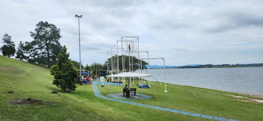 Resort também oferece aulas de trapézio para crianças