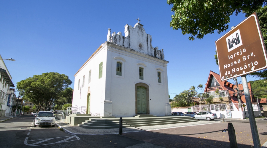 A Igreja Nossa Senhora do Rosário é uma das três mais antigas igrejas do país