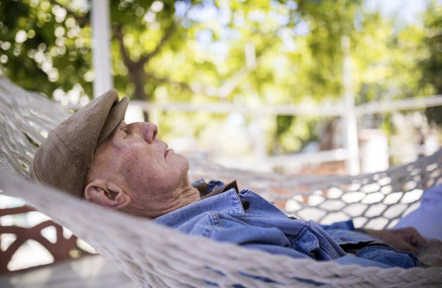 A demência pode impactar os hábitos de sono de diferentes maneiras