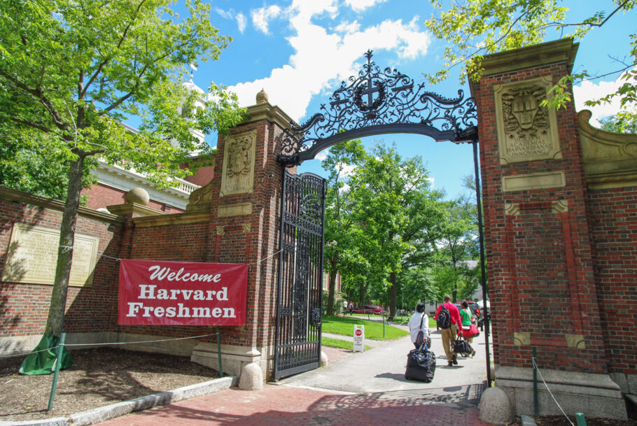163 cursos gratuitos oferecidos pela Harvard