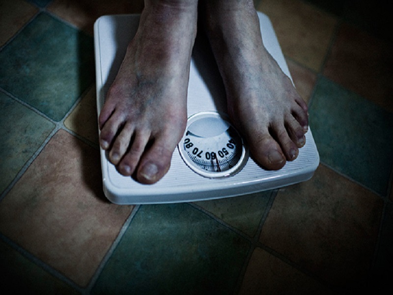 Pessoas com bulimia costumam apresentar sintomas físicos e comportamentais que se agravam com o tempo; saiba quais são possíveis causas – iStock/Getty Images