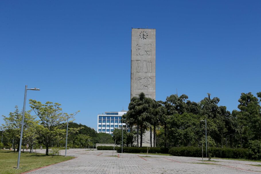 reg. 439-16 Campus da Cidade Universitária no Butantã. Torre da Praça do Relógio e prédio da Reitoria, 2016/12/06 Foto: Marcos Santos/USP Imagens