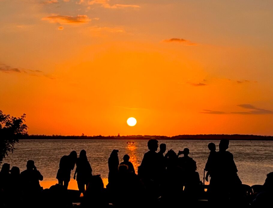 A Praia do Siqueira é um dos lugares para contemplar o pôr do sol em Cabo Frio