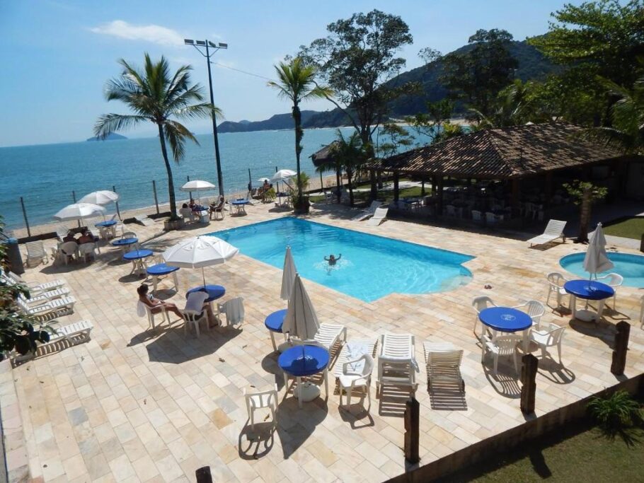 Piscina do Summit Beach Hotel Boiçucanga, em São Sebastião, no litoral norte de SP