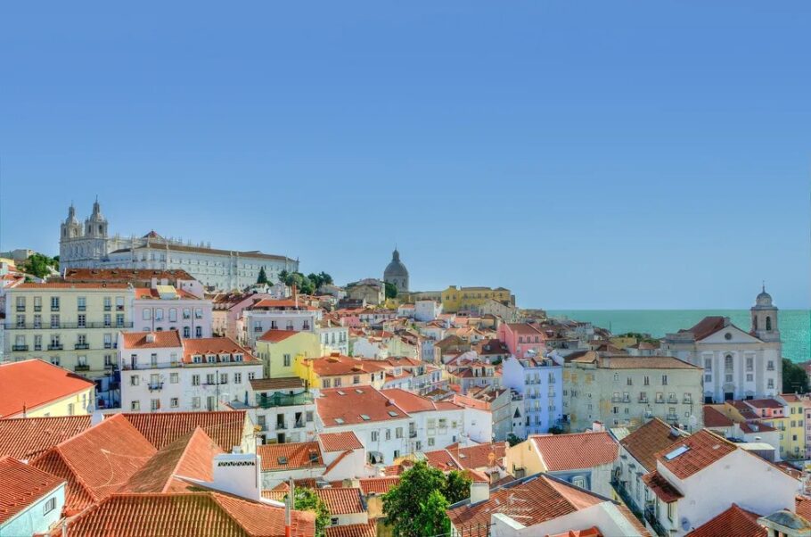 Vista de Lisboa, Portugal; confira 5 passeios românticos para fazer na capital portuguesa