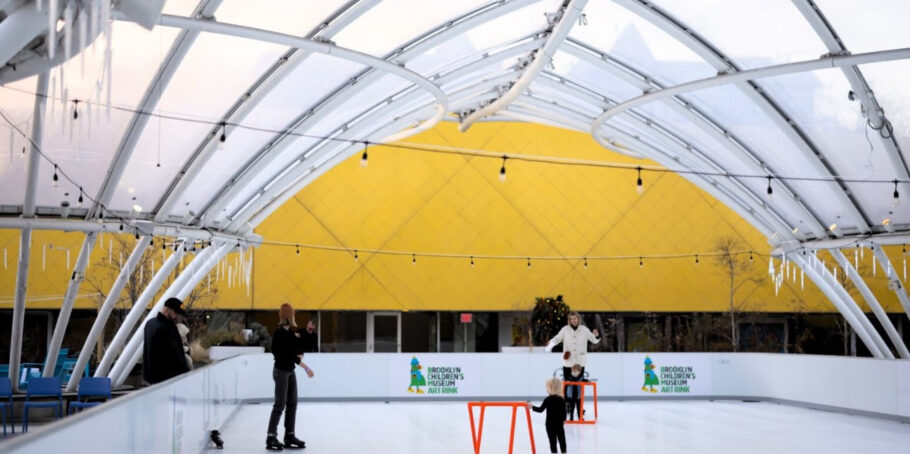 ArtRink é uma experiência de patinação que usa um gelo sintético