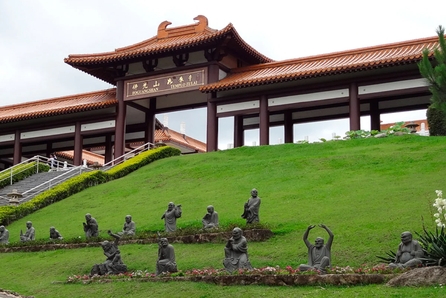 Templo Fo Guang Shan Zulai, está localizado em Cotia, na Grande SP