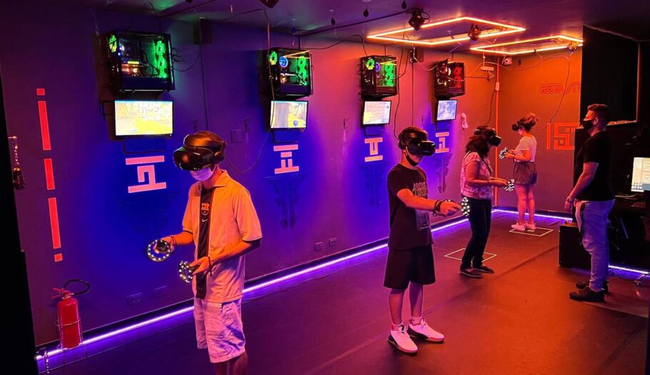 A primeira e única arena de realidade virtual no Brasil vai ter transportar para outro universo
