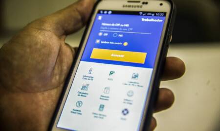 Trabalhadores podem aderir ao saque-aniversário do FGTS diretamente pelo app; consulte detalhes