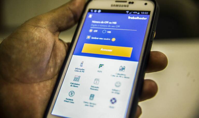 Aniversariantes de abril já podem receber parte do FGTS através do saque-aniversário, com valores que variam de 5% a 50% do saldo acumulado