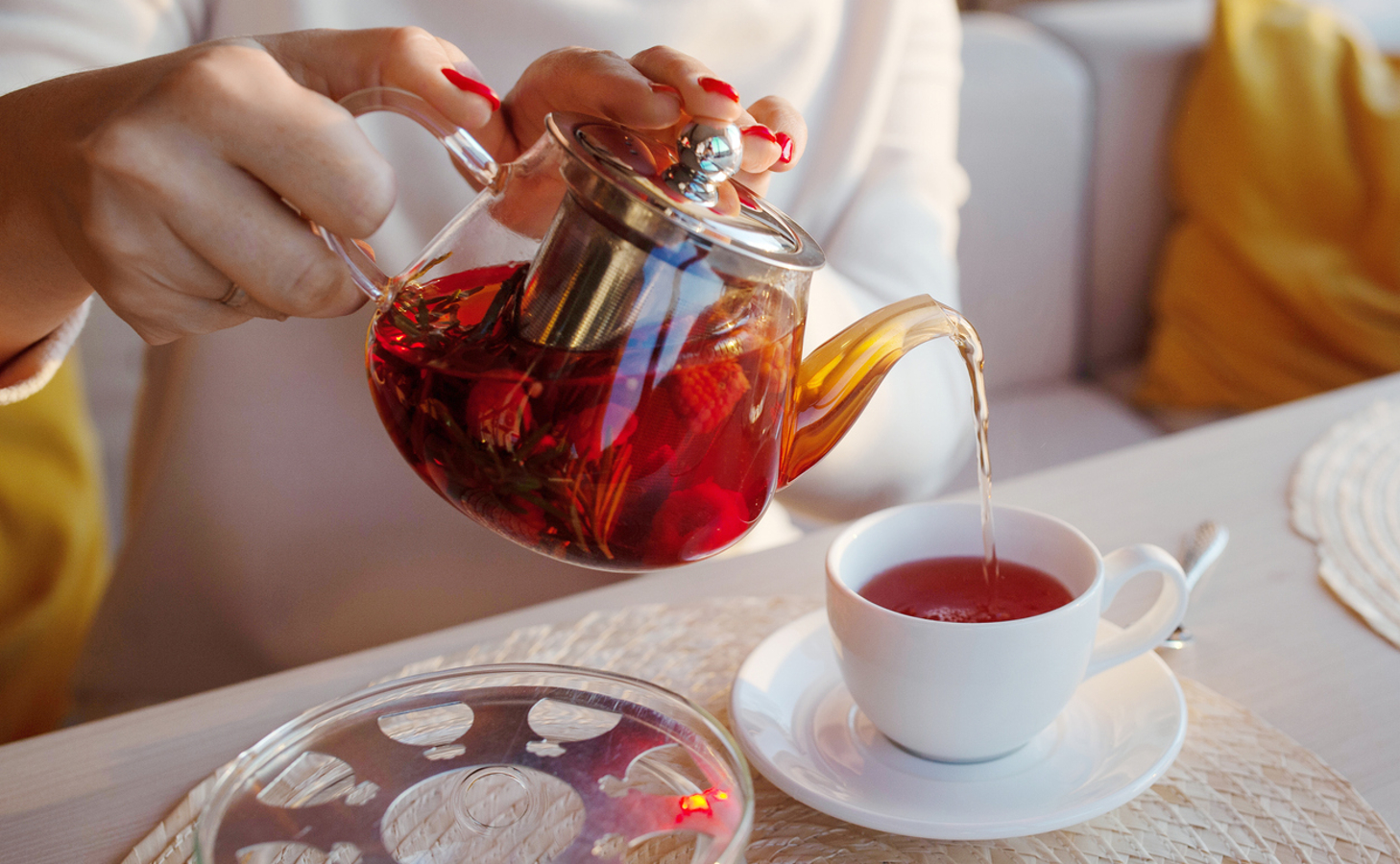 Chá oolong é um tipo de chá parcialmente oxidado, com características que se situam entre o chá verde e o chá preto