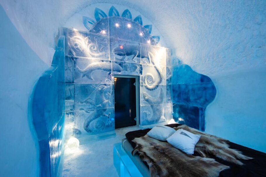 Um dos quartos do Icehotel, na cidade de Jukkasjärvi, na Suécia