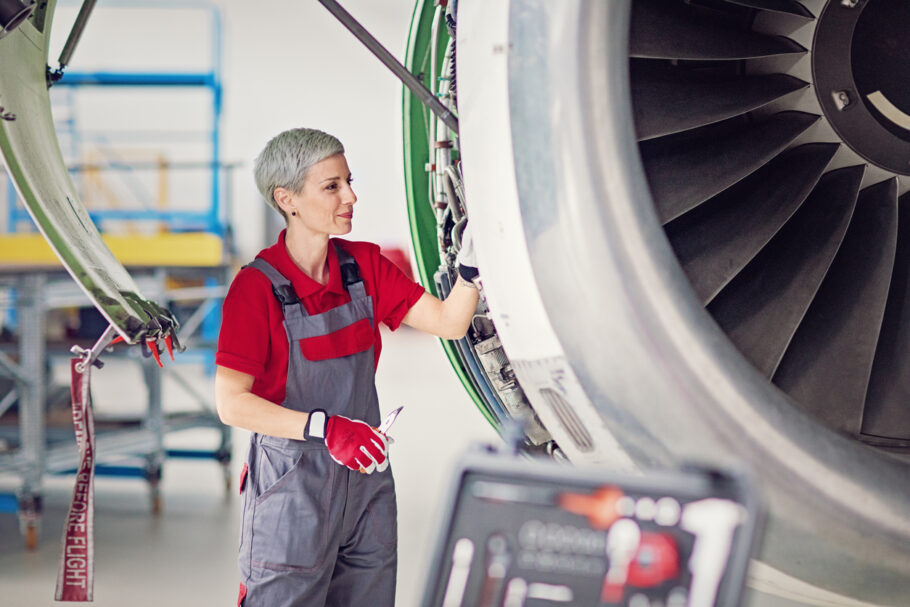 Programa da ALTA oferece bolsas para mulheres em manutenção aeronáutica