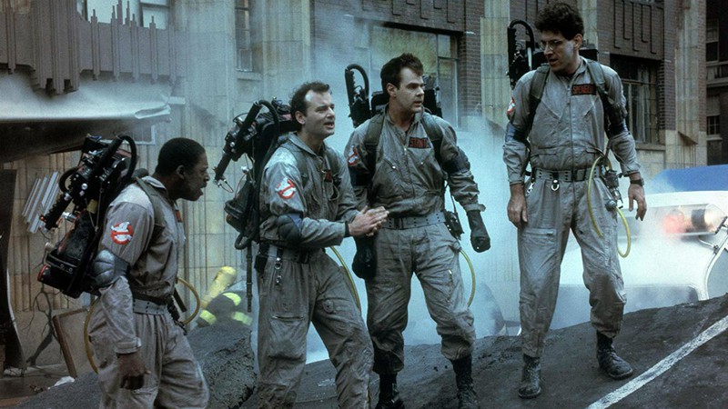 Dan Aykroyd, Bill Murray, Harold Ramis e Ernie Hudson em Ghostbusters, filme de 1984