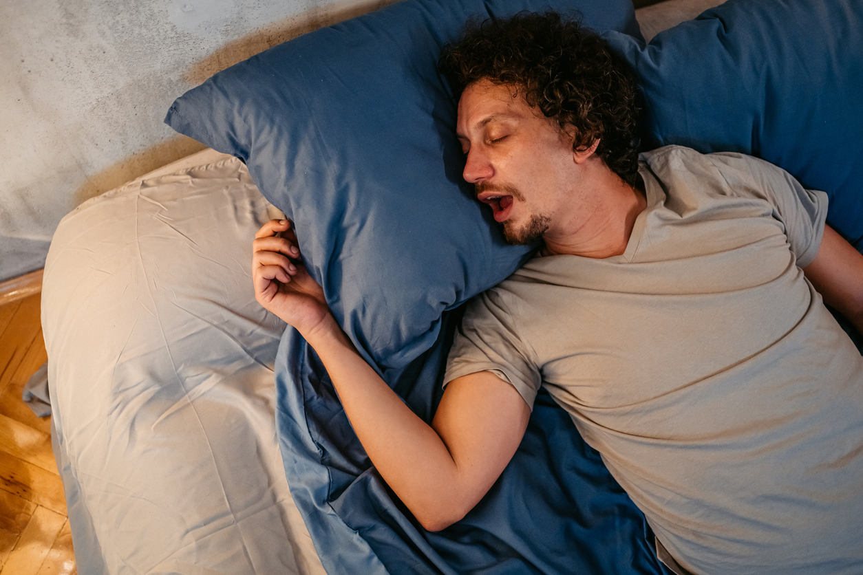 Dormir demais faz mal para a saúde? Este é o primeiro estudo a mostrar que mesmo pequenas diferenças nos horários de sono podem aumentar a proporção de bactérias intestinais prejudiciais – iStock/Getty Images