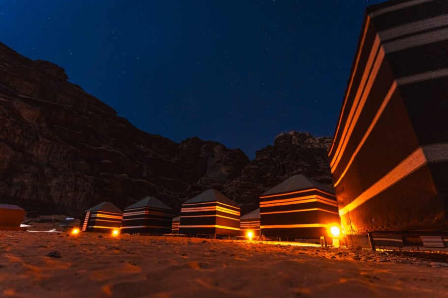 As cabanas do Wadi Rum Secrets Camp