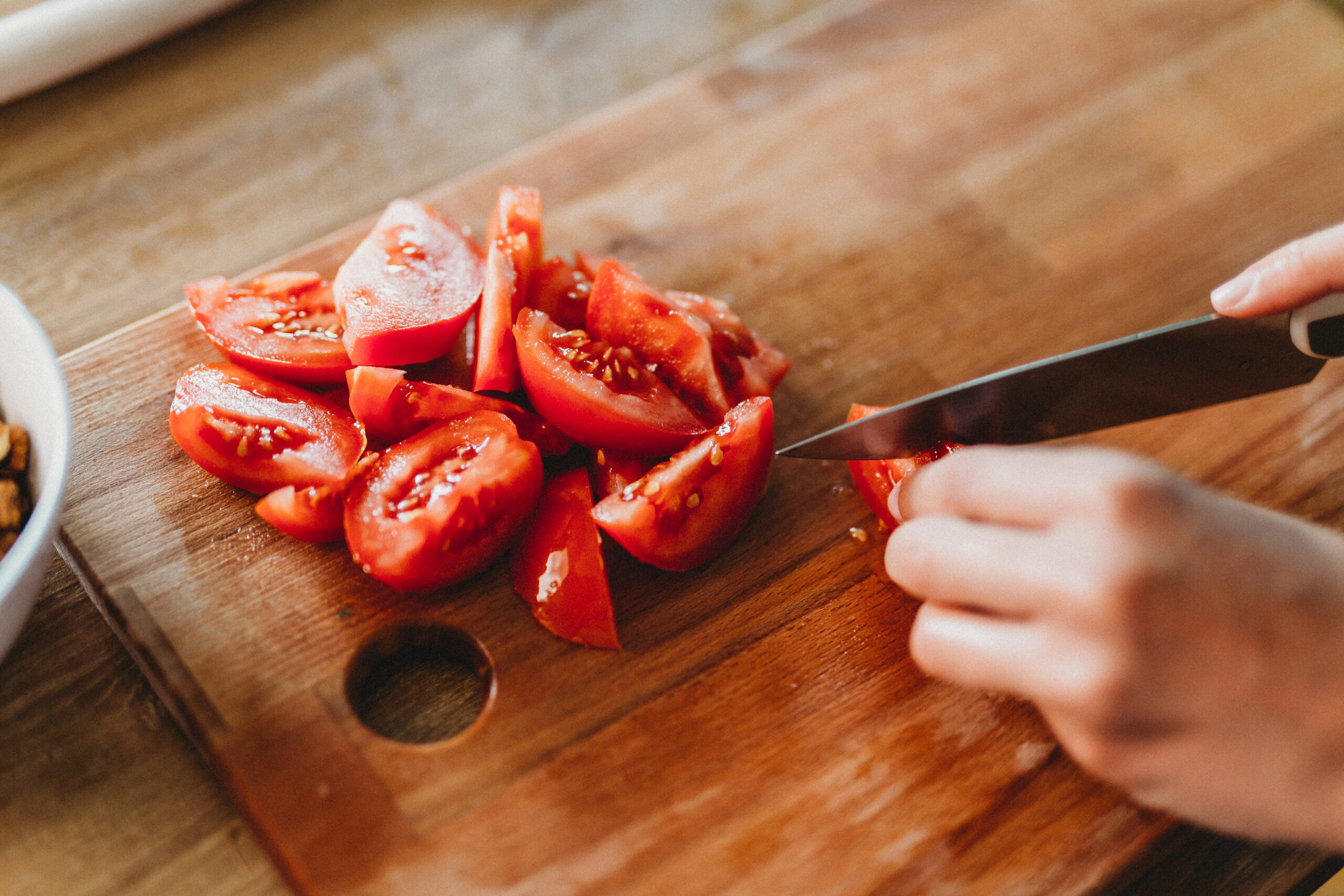 Tomaten sind reich an Lycopin, einem Antioxidans, das die Herzgesundheit unterstützen kann.