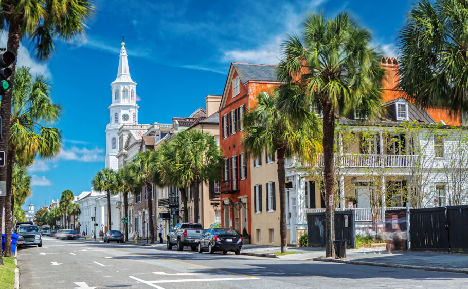 Ruas históricas, arquitetura colorida e belas vistas da orla são destaque em Charleston (EUA)