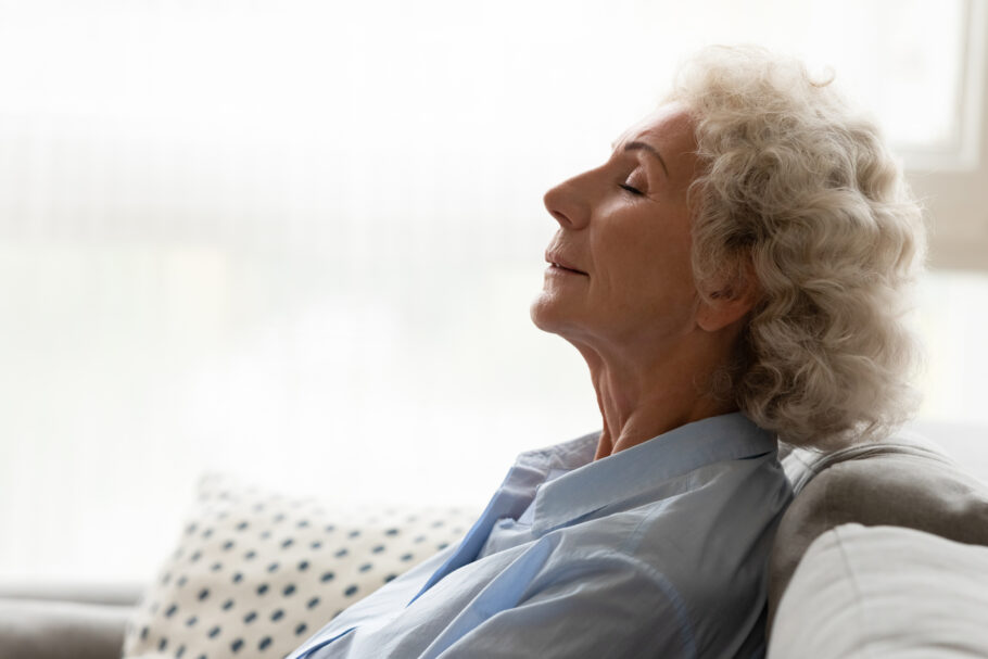 Exercício de respiração diário poderia ajudar a reduzir risco de Alzheimer, segundo pesquisa