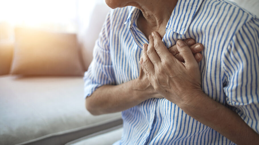 A dor no peito é um dos sinais característicos de infarto, mas existem outros bem comuns