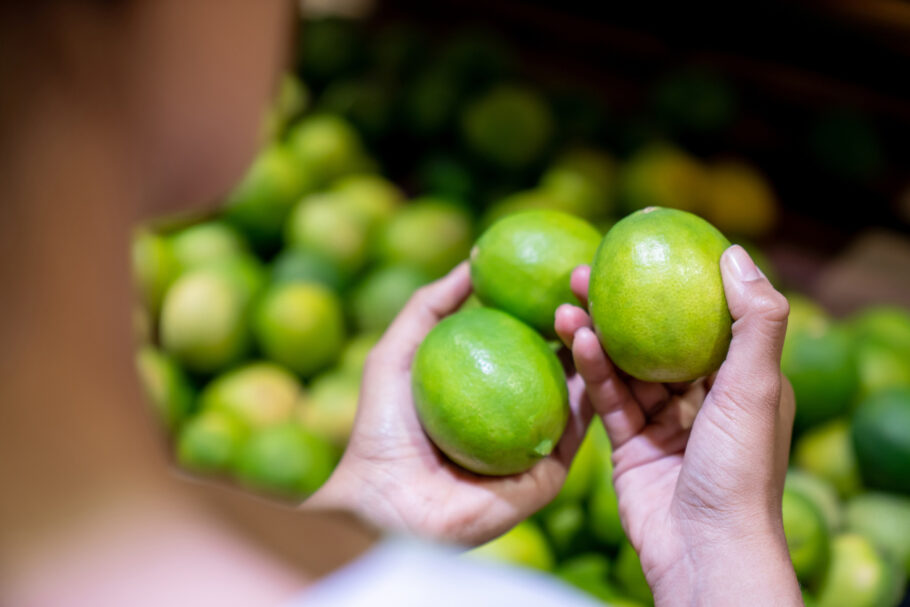 Limão figurou como a fruta mais saudável, de acordo com a análise