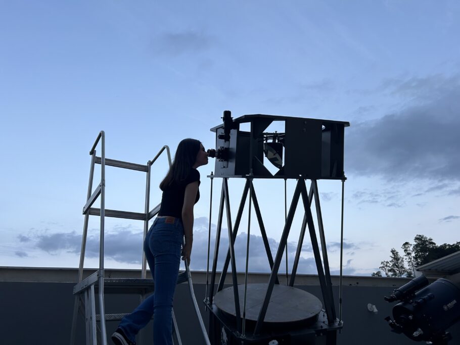 Observação no telescópio é uma das atrações do Polo Astronômico de Amparo, no interior de SP