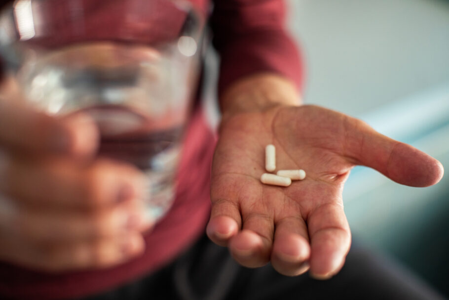 Saiba como tomar antibióticos e quais alimento evitar quando estiver em tratamento