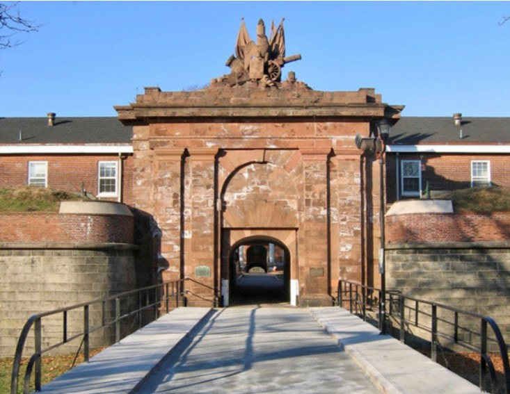 Construído entre 1807 e 1811, o Castle Williams, em Governors Island, fazia parte de um sistema defensivo mais amplo de Nova York