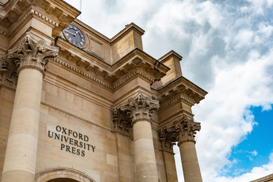 As bolsas da renomada universidade britânica cobrirá 100% do custo de cursos de mestrado