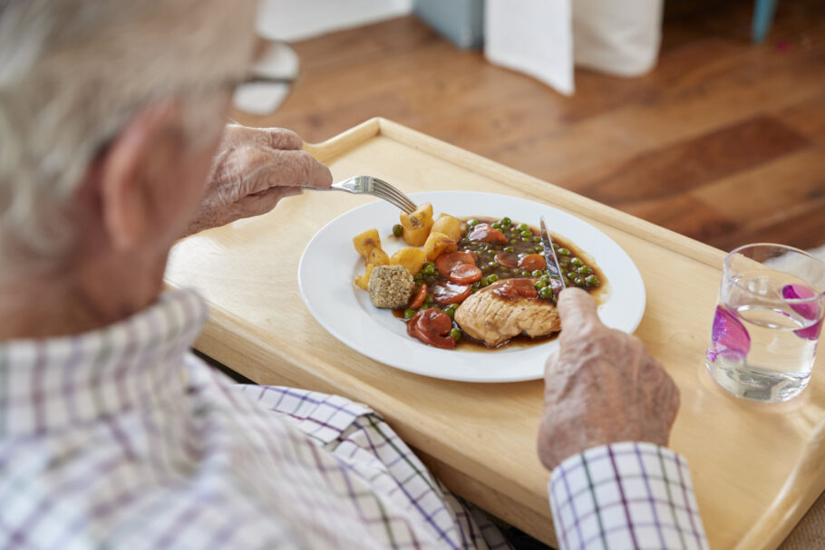 Estudo relaciona tipo de dieta a risco maior de Alzheimer