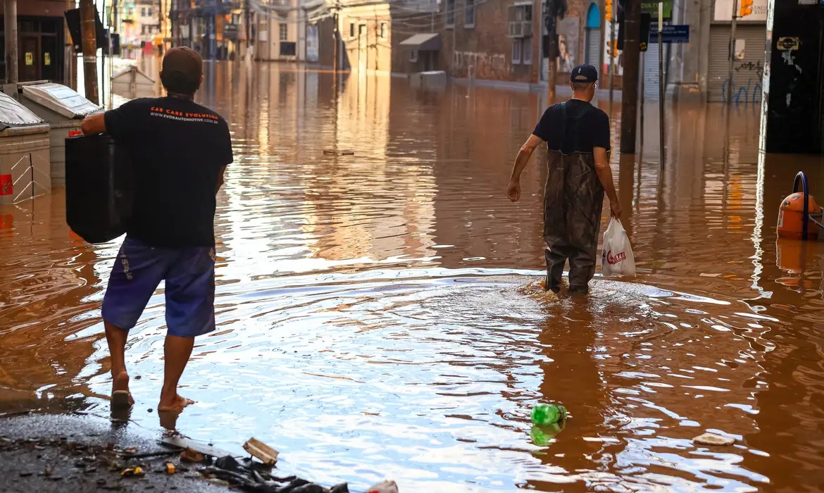 Enchentes no Rio Grande do Sul: saiba como prevenir da leptospirose