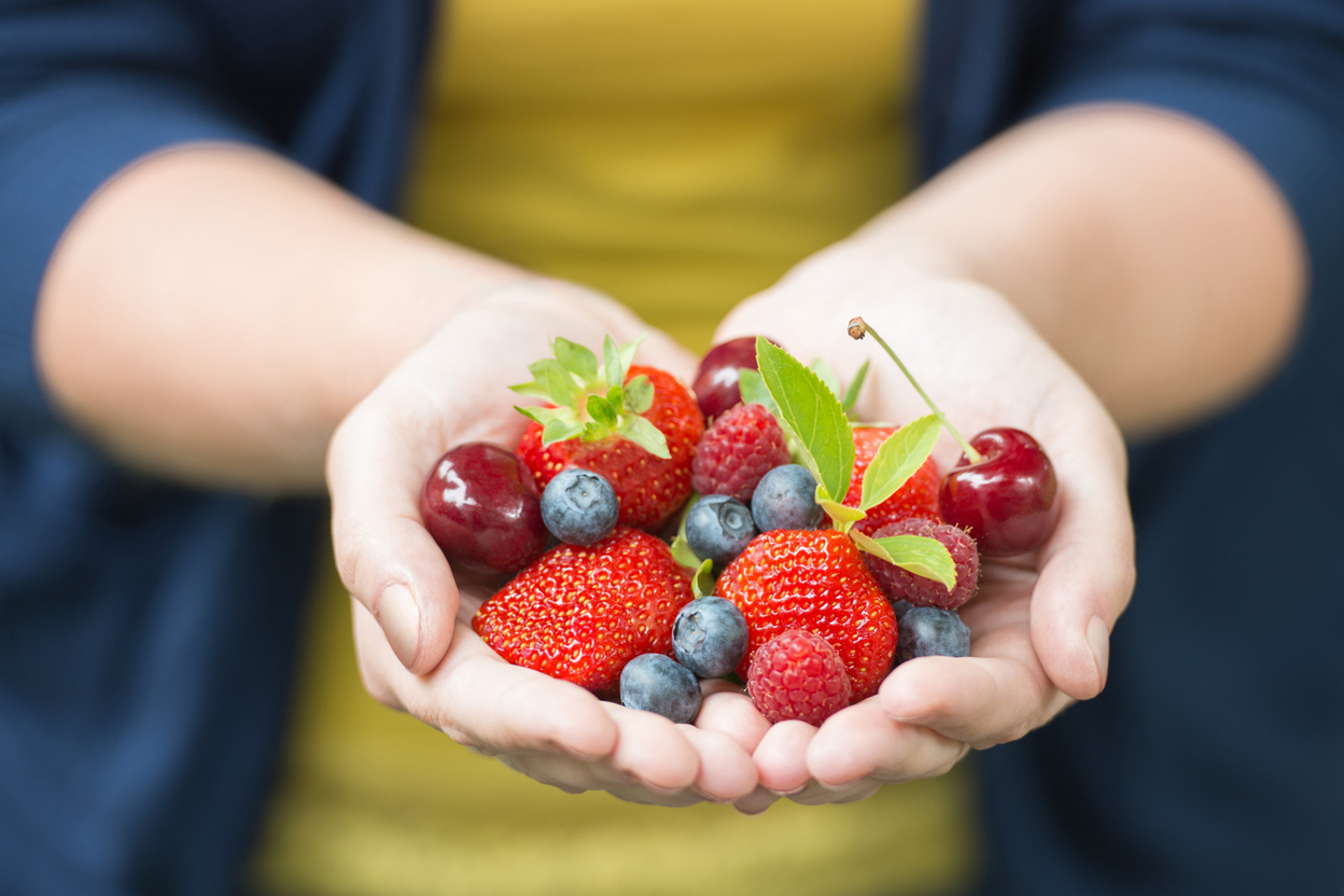 Ricas em antioxidantes, fibras e vitaminas, as frutas vermelhas também ajudam a promover a saúde cardiovascular