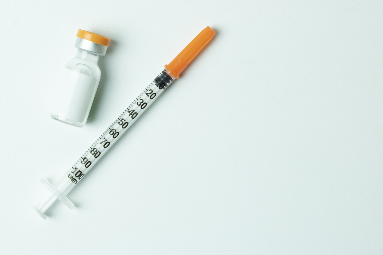 Insulina e uma seringa de aplicação