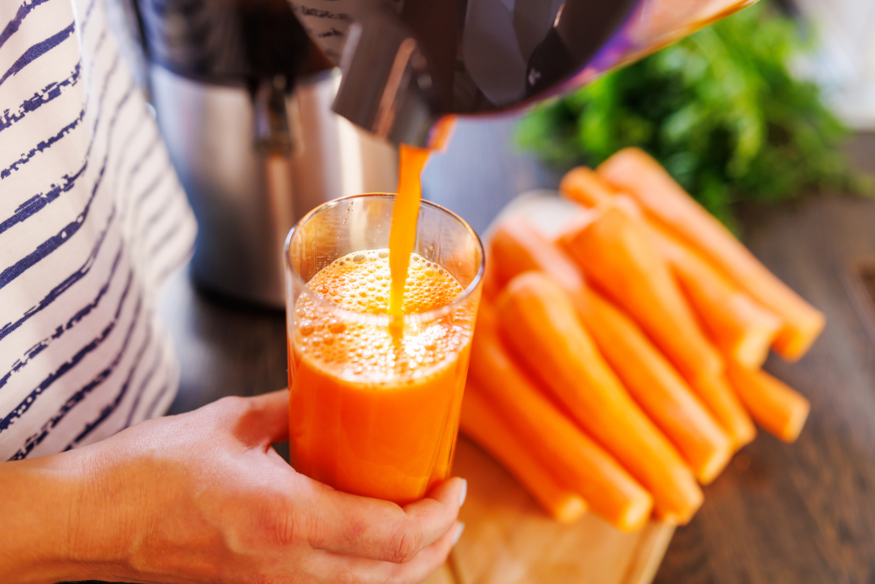 Os benefícios do suco de cenoura para a saúde do fígado