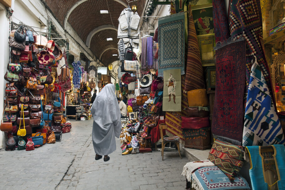 Mercado da cidade velha de  Túnis, patrimônio da Unesco desde 1977