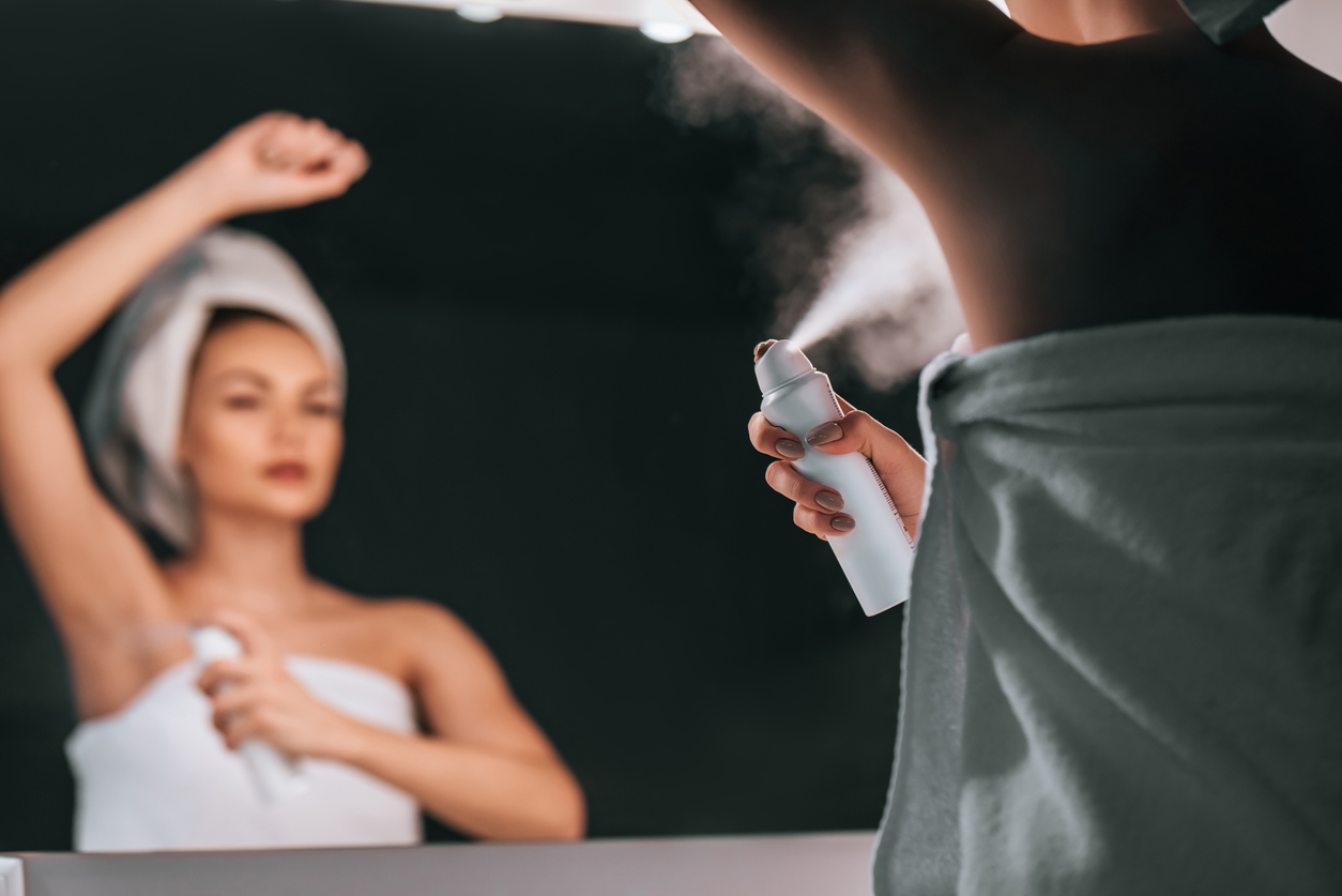 Desodorante ou antitranspirante? Qual o mais saudável para a pele?