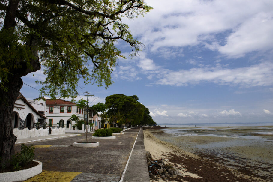 Beira-mar na ilha da Itaparica, na Bahia