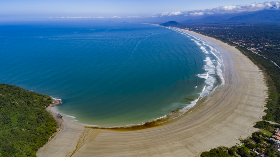 Vista panorâmica da praia de Boraceia, em São Sebastião, no litoral norte de SP