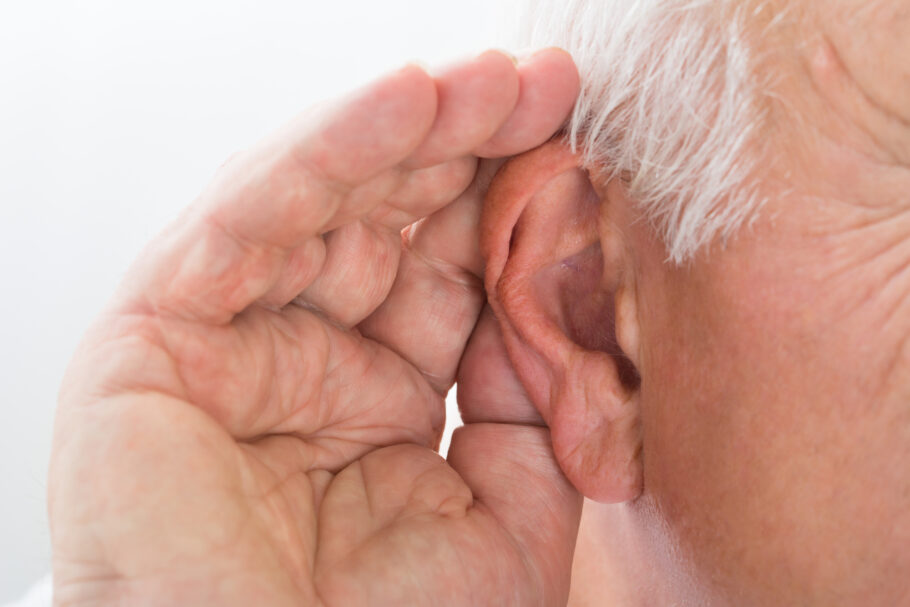 Vários estudos já ligaram problemas de audição a risco maior de Azlheimer