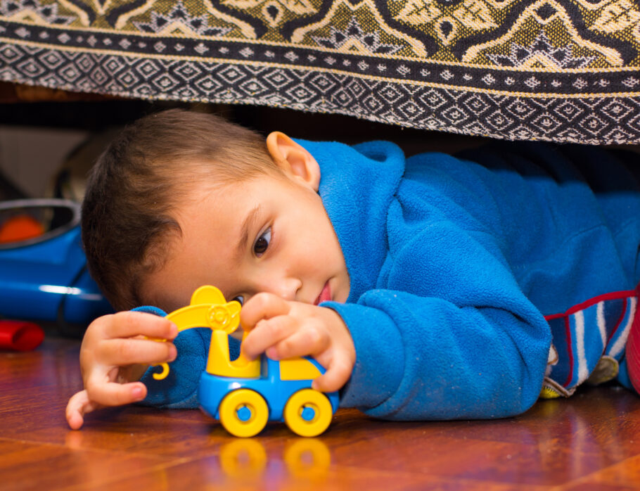 Embora os sinais de autismo possam variar amplamente de criança para criança,  eles podem ser notados já nos primeiros anos de vida