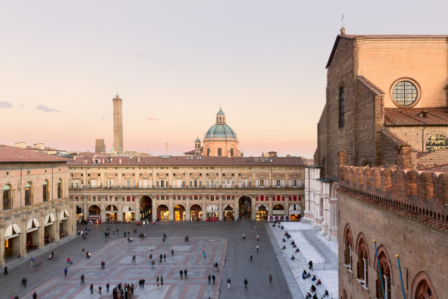 Piazza Maggiore, no Centro histórico de Bologna, na região de Emilia-Romagna