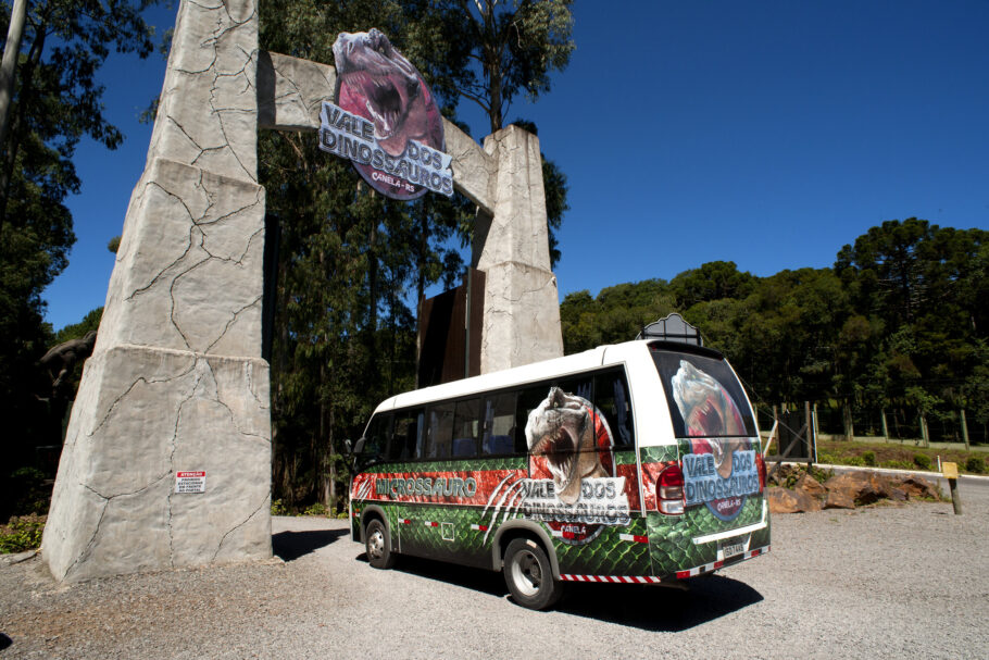 O parque temático Vale dos Dinossauros é uma das atrações de Canela, na Serra Gaúcha
