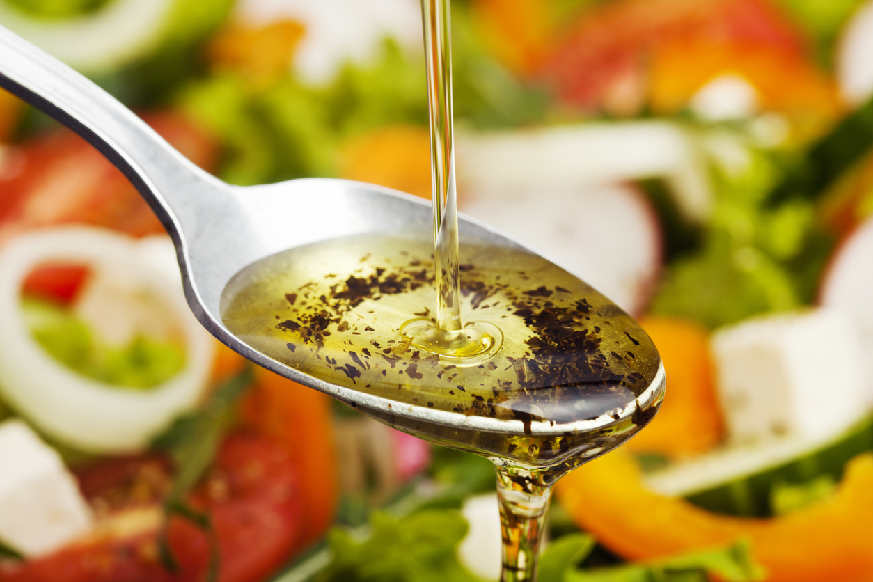 O azeite de oliva extra-virgem: um toque de saúde e sabor em suas refeições diárias