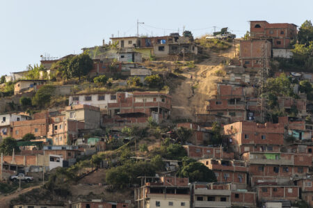 73,3% da população brasileira vive em municípios suscetíveis a desastres naturais.