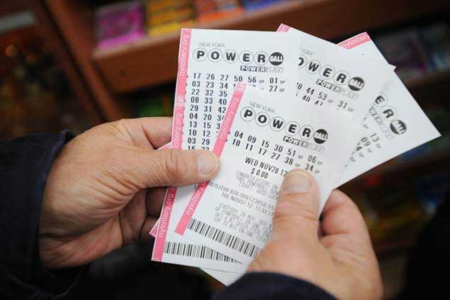Um sortudo ou sortuda pode ganhar R$1bilhão na Powerball, a loteria dos Estados Unidos