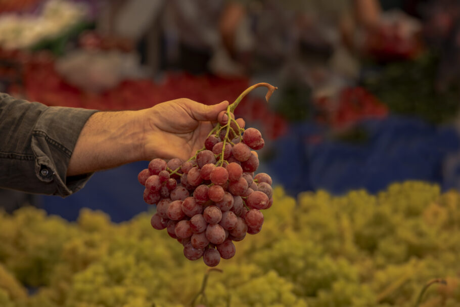​Segundo especialista em nutrição, as uvas vermelhas podem ajudar a reduzir o colesterol e a inflamação,