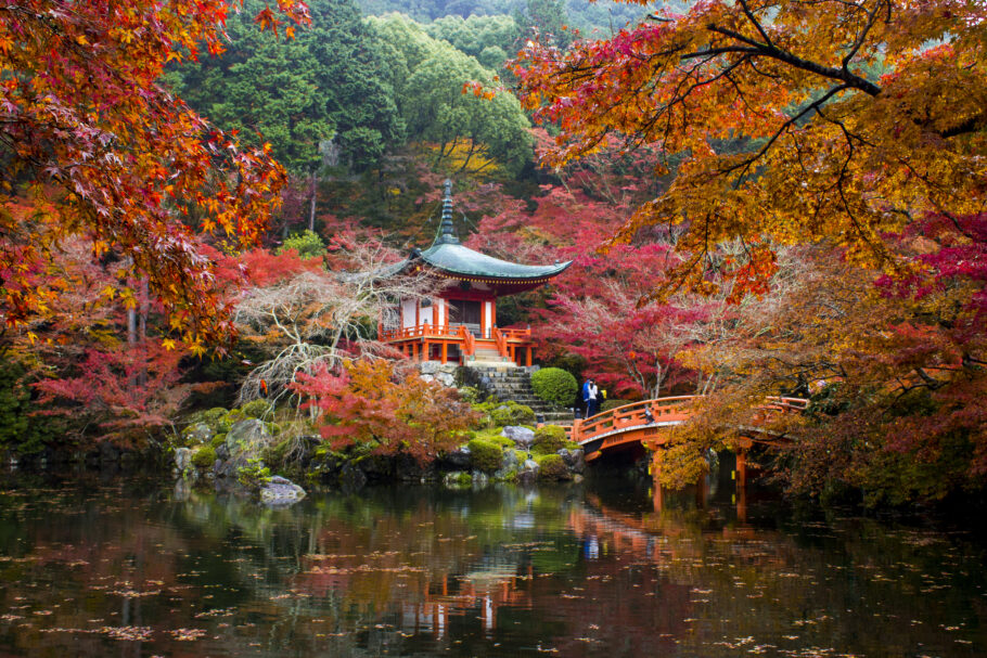 Vista do templo Daigoji no outono