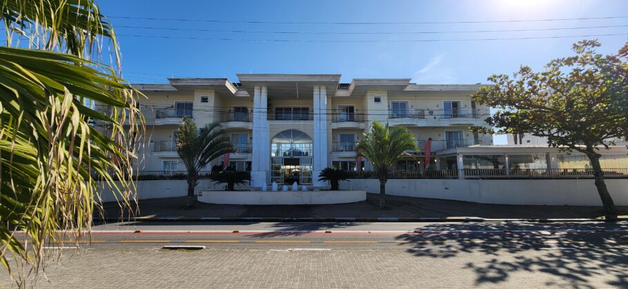 Fachada do Doral Guarujá, na praia da Enseada, no Guarujá