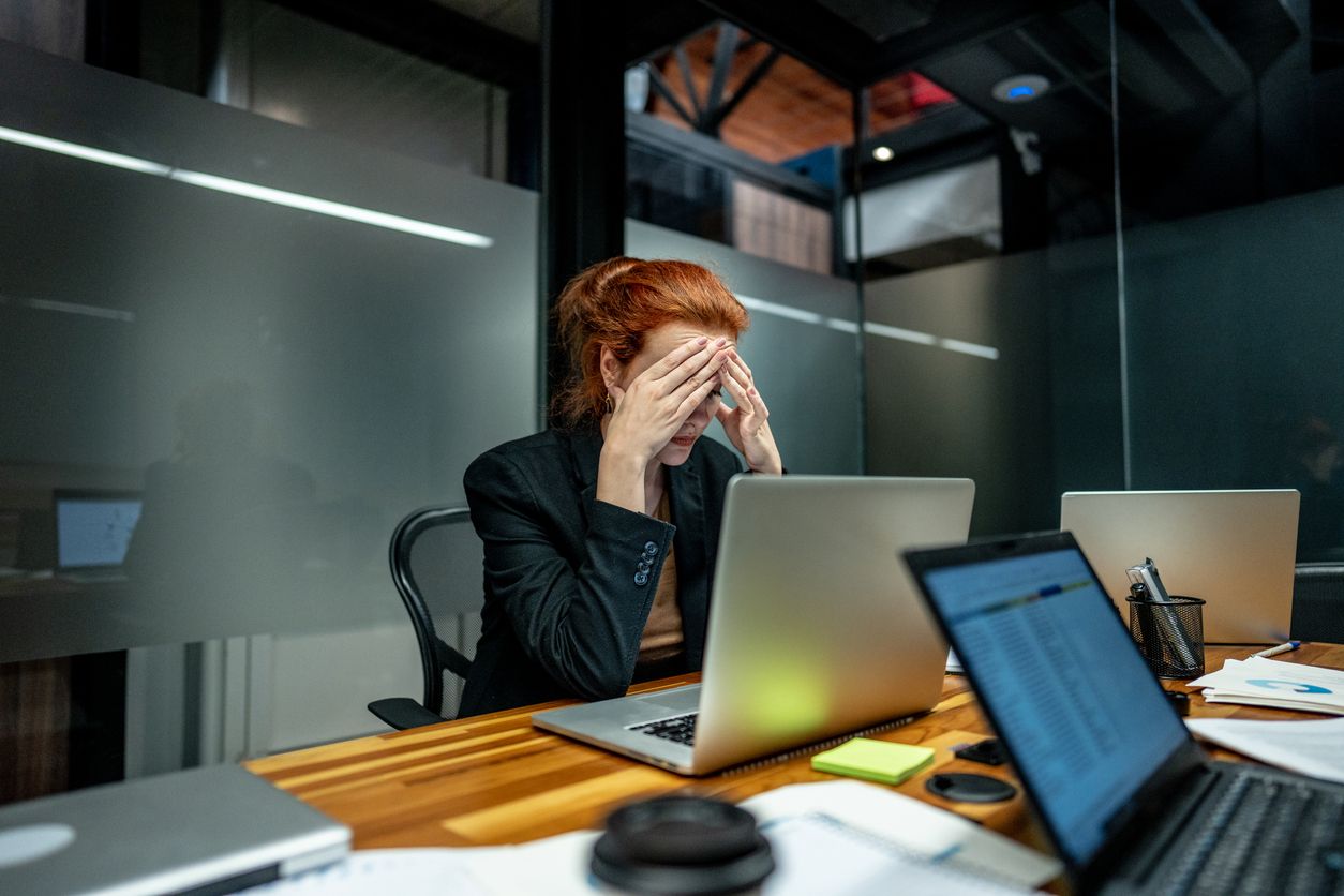 Aprenda a reconhecer sintomas comuns do burnout