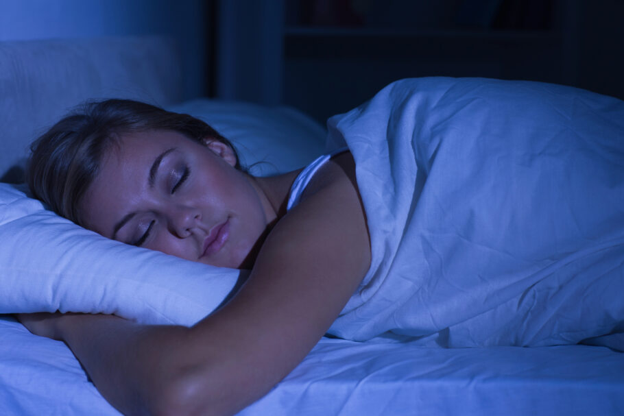 Criar um ambiente propício para o sono ajuda a adormecer mais rápido e permanecer dormindo